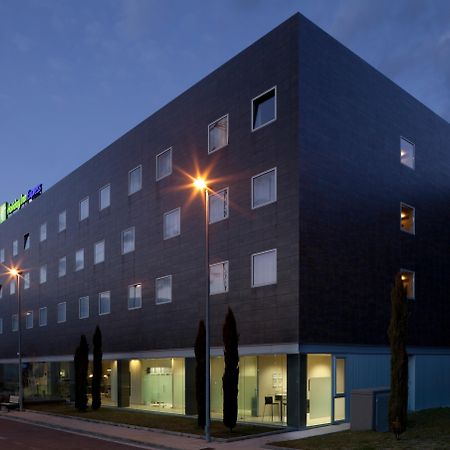 Holiday Inn Express Pamplona By Ihg Mutilva Baja Exterior foto