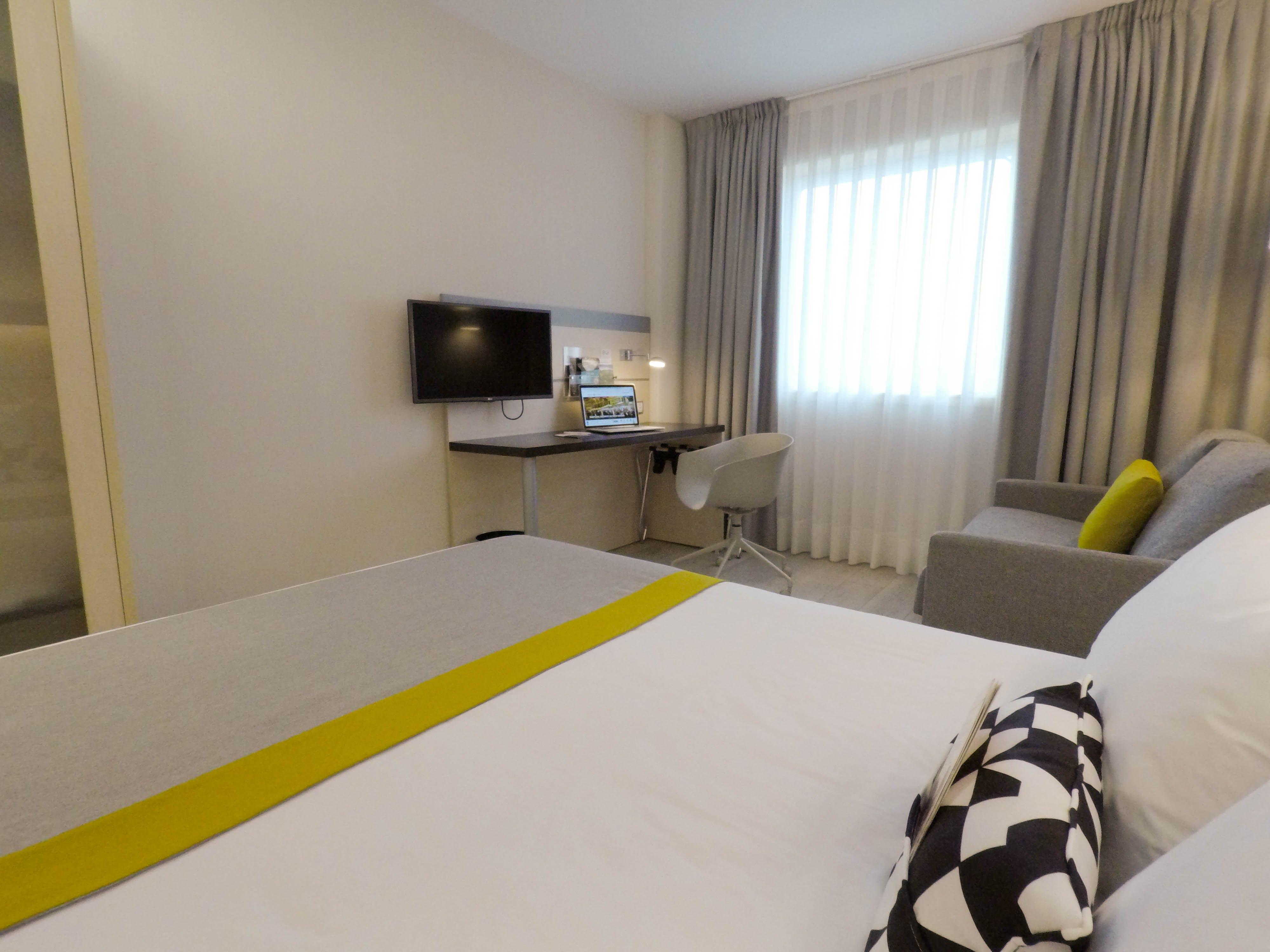 Holiday Inn Express Pamplona By Ihg Mutilva Baja Exterior foto