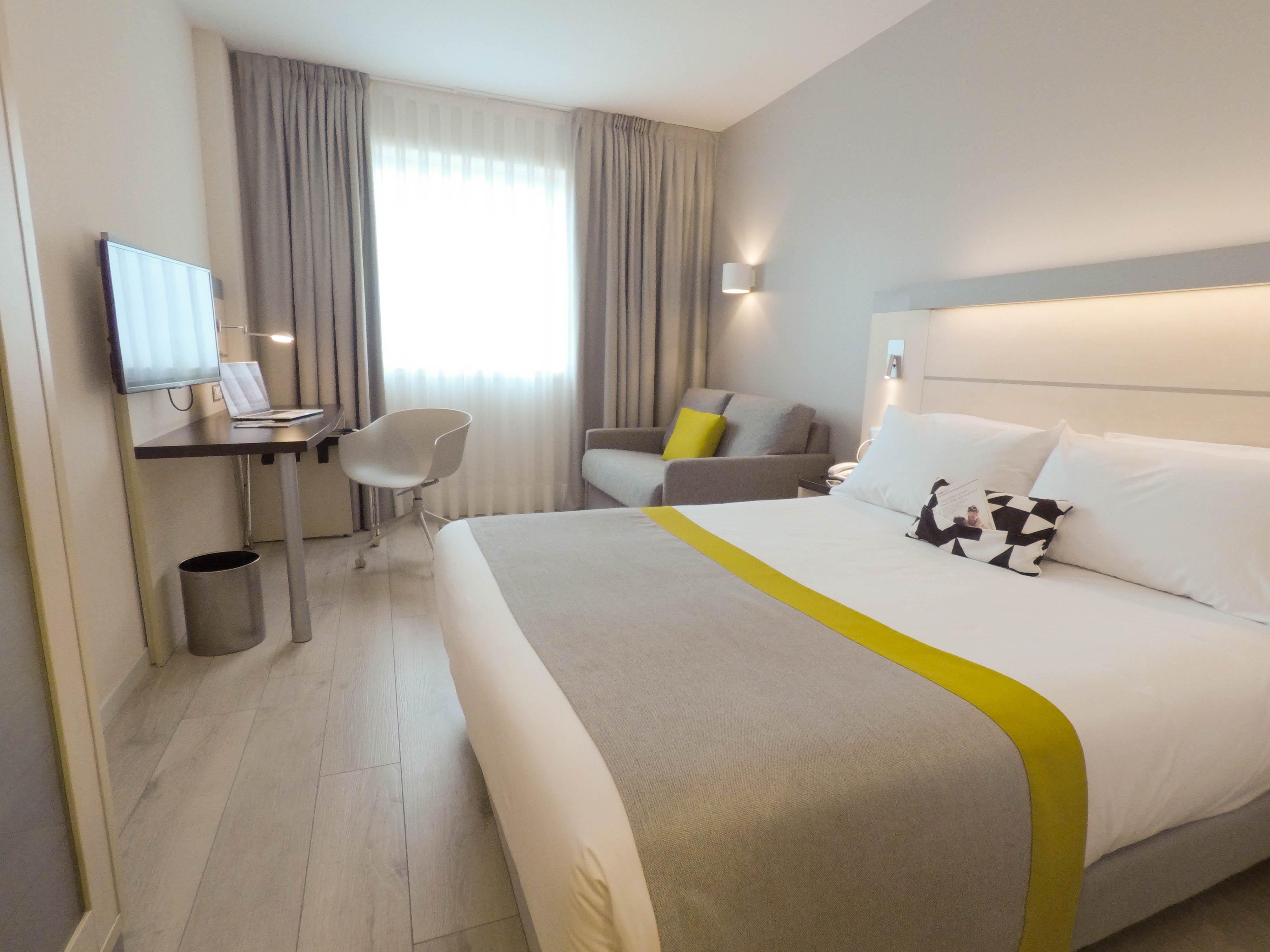 Holiday Inn Express Pamplona By Ihg Mutilva Baja Exterior foto