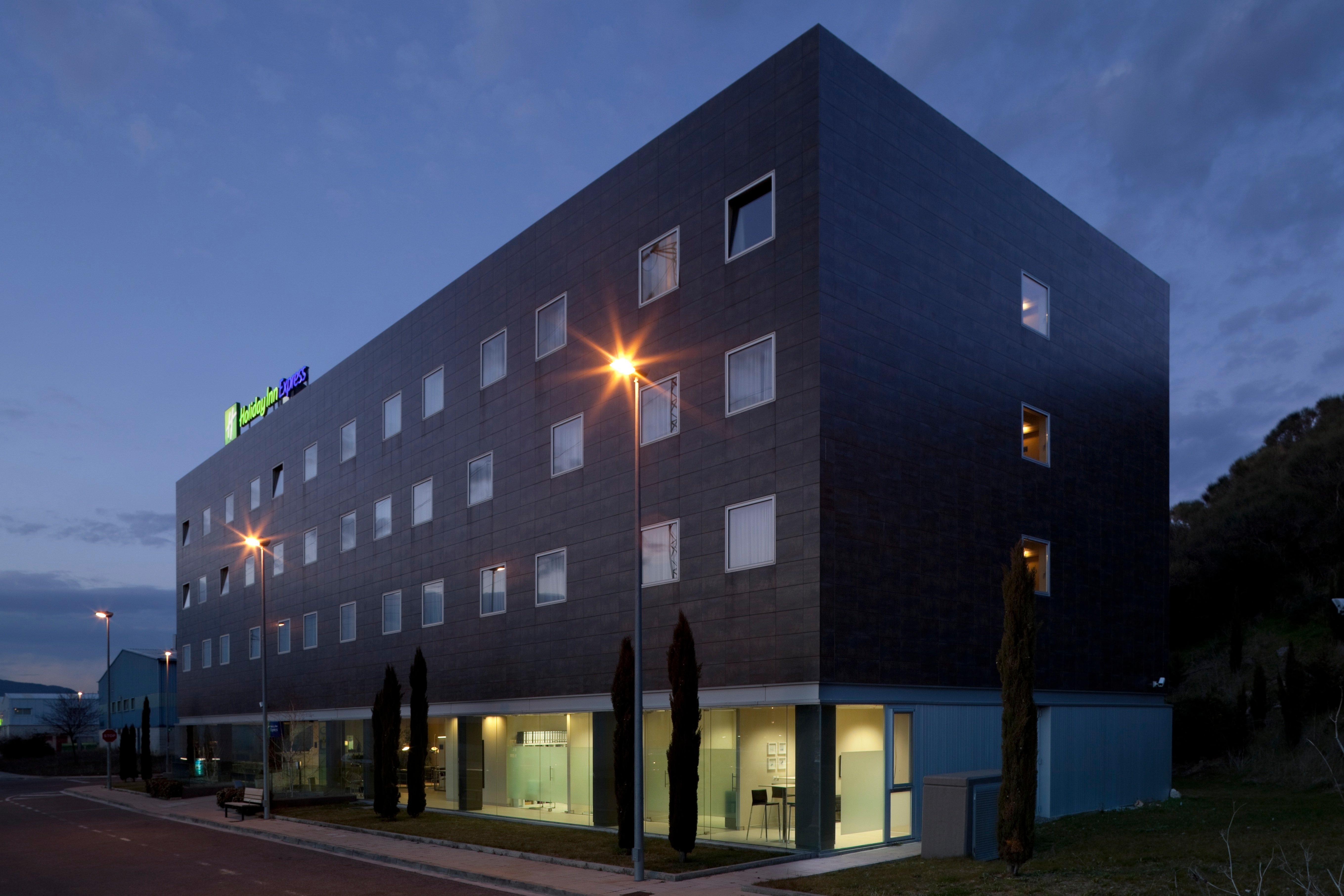 Holiday Inn Express Pamplona By Ihg Mutilva Baja Exterior foto
