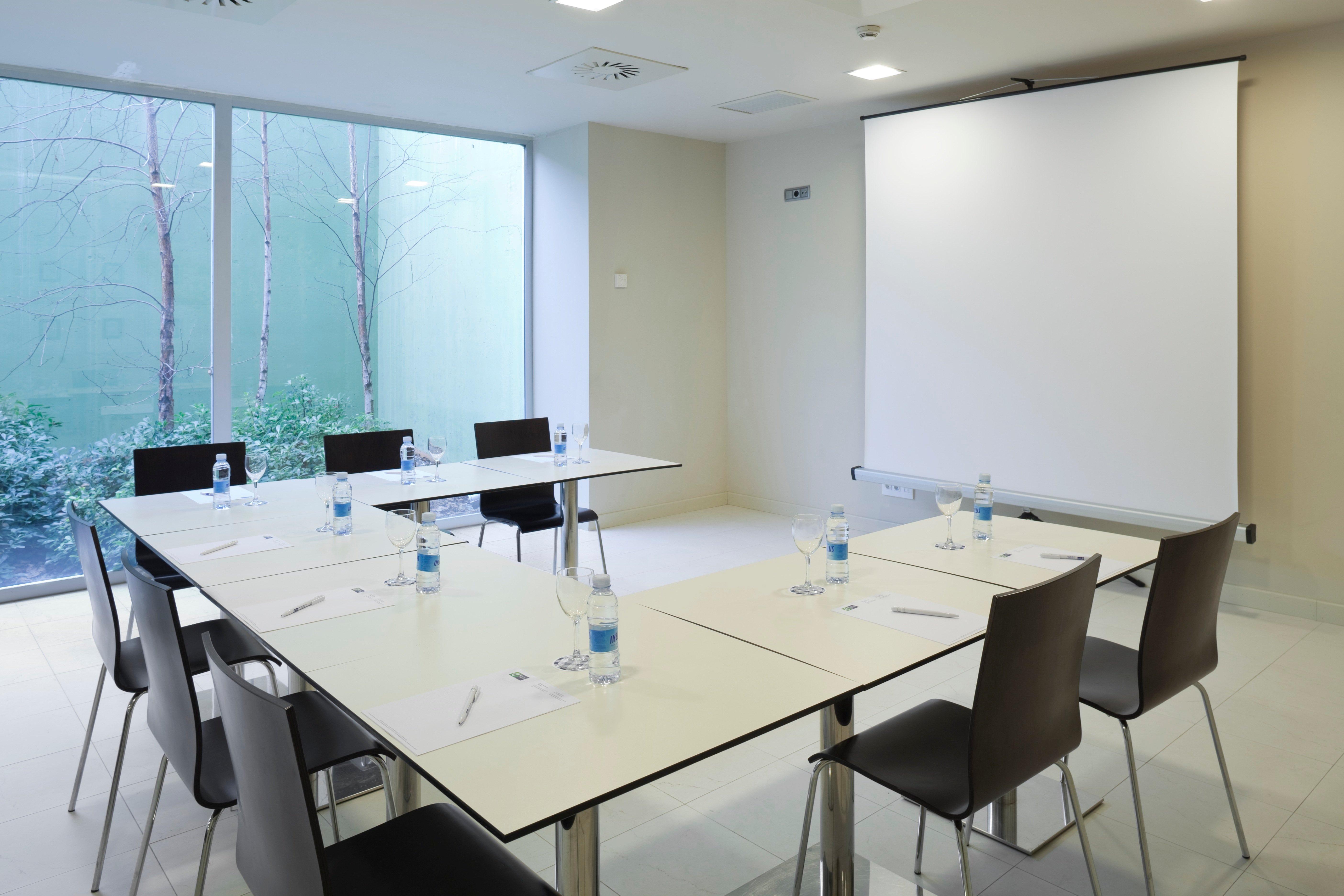 Holiday Inn Express Pamplona By Ihg Mutilva Baja Facilidades foto