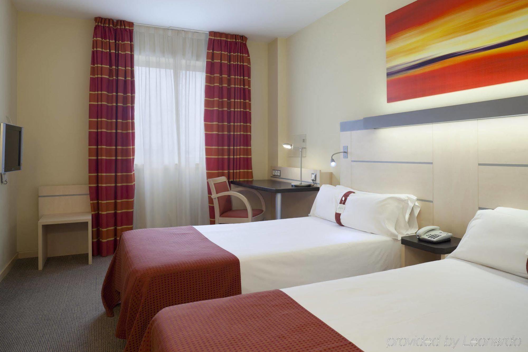 Holiday Inn Express Pamplona By Ihg Mutilva Baja Quarto foto
